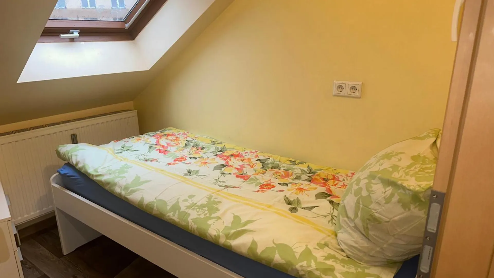 Modernes Apartment 3 Mit 5 Schlafzimmer 8 Einzelne Betten Dortmund 0*,  Germany
