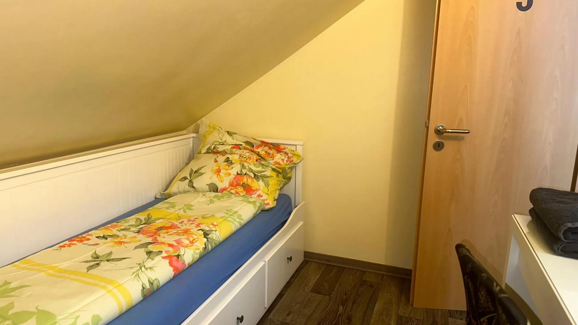 Modernes Apartment 3 Mit 5 Schlafzimmer 8 Einzelne Betten Dortmund Germany